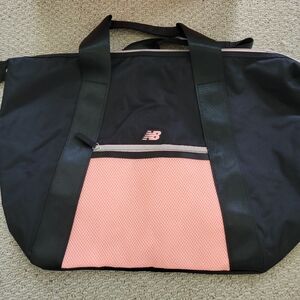 New Balance Women's Black and Peach Gym/ Travel Bag / Tote NWT